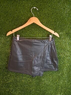 Rewash Black Faux Leather Skort Women's Size M Mini Skirt Shorts Wrap Front